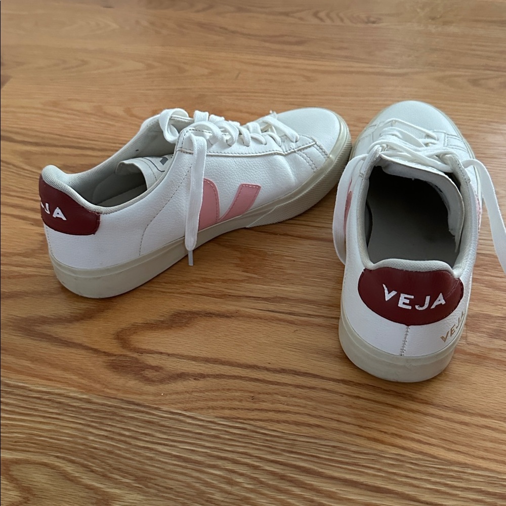 Veja White Sneakers with Pink Details size 6/37